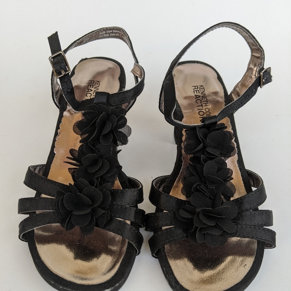 Girls heels - Picture 3 of 5